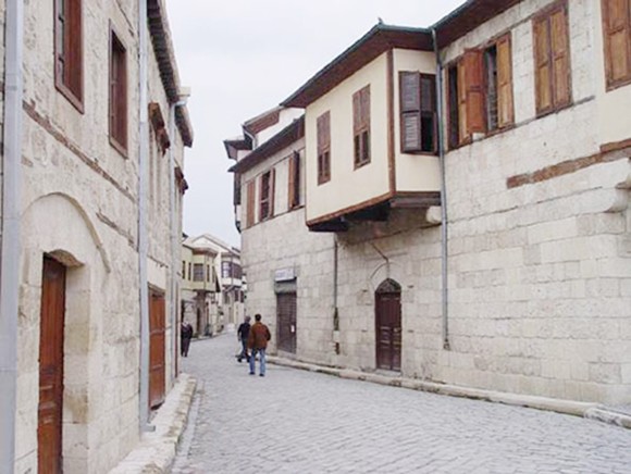 Tarsus Tarihi Evleri,Sahiplerini Bekliyor  
