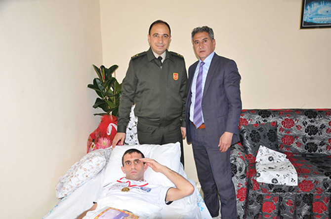 Yaralı Gazi, Baba Ocağında Kurban Kesilerek Karşılandı