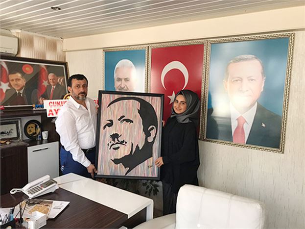 Dr. Mehmet Yunus Seven Gazetemizi Ziyaret EttZeki Kaba Cuhurbaşkanı Tablosunu Satın Aldı, Artık Bir Sergisi Olacak