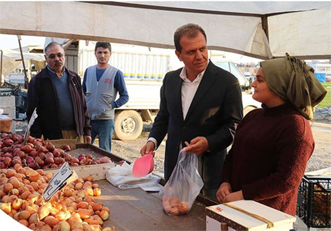 CHP Mersin Büyükşehir Belediye Başkan Adayı Vahap Seçer, Tarsus’ta Ziyaretlerde Bulundu