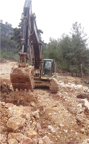 Tarsus ve Çamlıyayla’da Heyelandan Dolayı Zarar Görün Yollar Büyükşehir Tarafından Onarılıyor