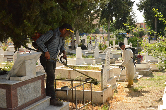 Tarsus Koordinasyon Müdürlüğü Bayram Öncesi Mezarlıklarda Çalışma Yaptı