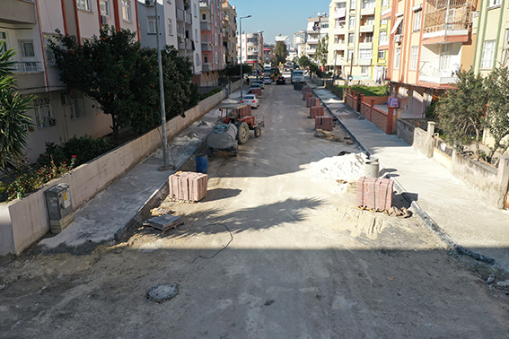 Tarsus’ta 4 Mahallede Yol Yapım  ve Bakım Çalışmalrı Sürüyor