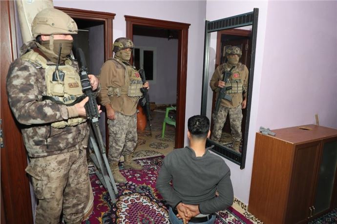 Tarsus’ta  PKK Destekçilerine Operasyon: 4 Gözaltı 