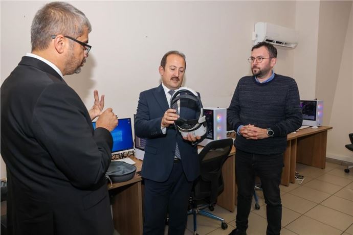 Vali Pehlivan, MTOSB Teknik Bilimler Meslek Yüksekokulu’nda İncelemelerde Bulundu 